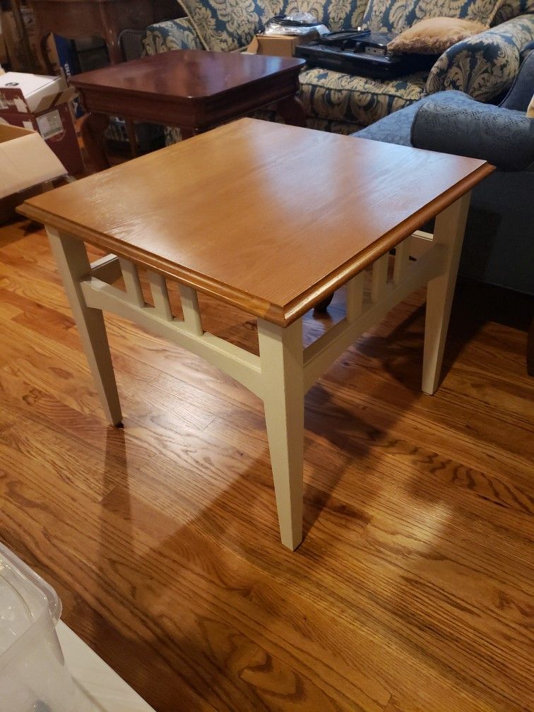 Thomasville End Table