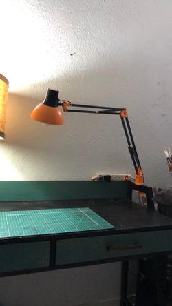 desk lamp $10