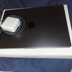 MacBook Pro 14” M5 / 16GB / 512GB