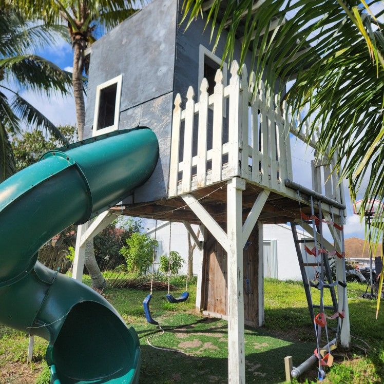 Slide Large Great Condition No Cracks Or Holes! Super Fun! We Used It As A Water Slide And At Night We String Lights Up The Kids Love It!