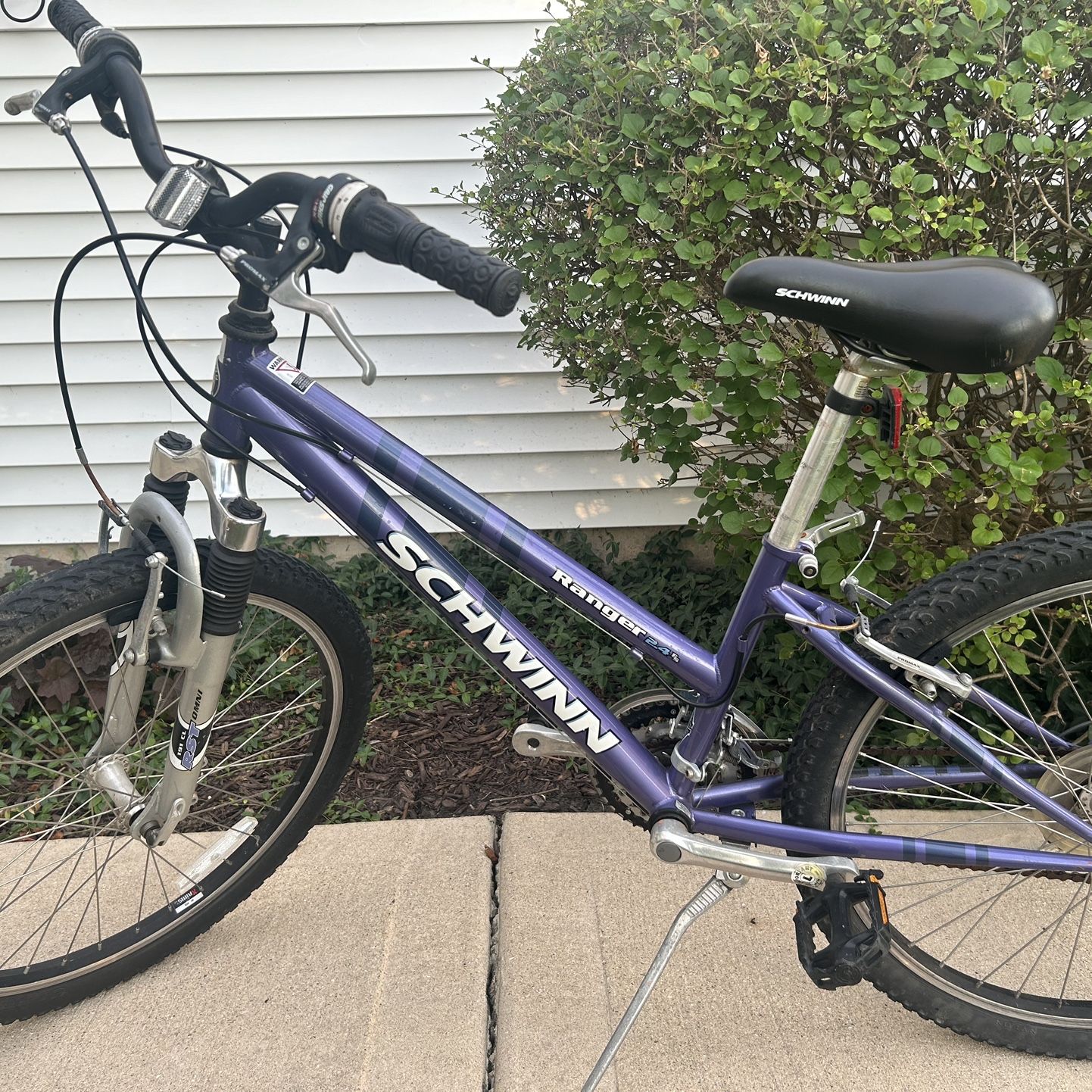 schwinn 24 inch bicycle Cimarron 24" Bike The classic cruiser is back Schwinn 24" Legacy Kids' Cruiser