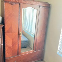 Armoire Great Condition 