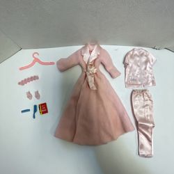 Vintage Barbie 1965 "Slumber Party" Outfit #1642 With 14 Pieces Pajamas Clothes