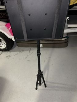 Gator Frameworks Heavy-Duty Adjustable Media Tray Stand