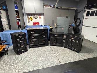 Black Bedroom Furniture Set – 4 Pieces
