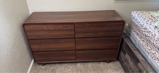 Brand New Dresser 6 drawer