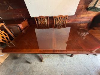 Dining table set by Thomasvill