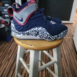 Lebron 17 "cold blue graffiti" exclusive sz 9.5 good cond. $160