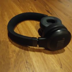 JBL Noise Canceling  Bluetooth Headphones 