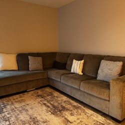 Sofa And 2 carpets