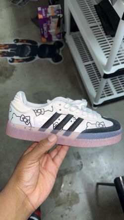 Hello Kitty/Adidas