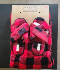 Dakota Fleece Ladies Slipper And Blanket Set