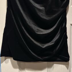 Shein Black Velvet Skirt, Size Large.