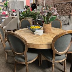 Dinning Table And Chairs 