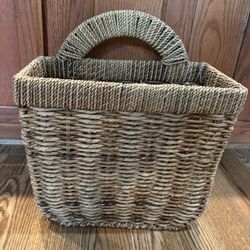 Heavy Duty Wicker Basket. 