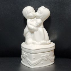 Vintage White Porcelain Heart Trinket Box Bride Groom Kissing Couple Cake Topper