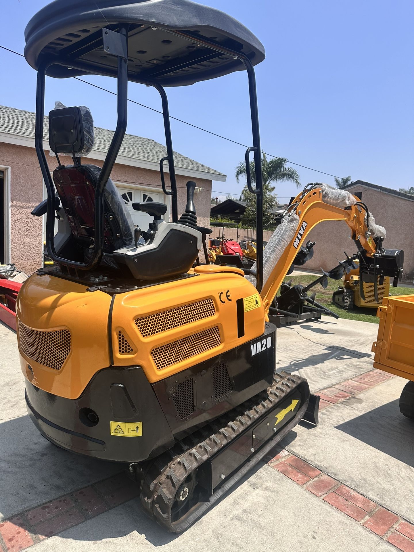 Mini Excavator Diésel Kubota 3 Cylinder 2.2 Ton Mini Excavator For Sale Located In Chino,Ca! Hablamos Español!
