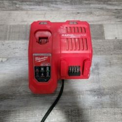 MILWAUKEE 12V-18V RAPIDCHARGER PERFECT CONDITION