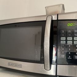 Black+Decker microwave