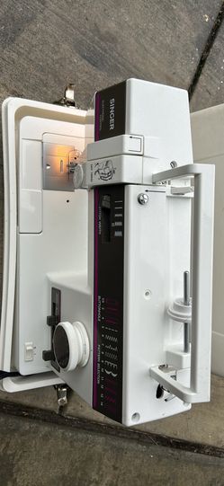 Singer Sewing Machine With Case 