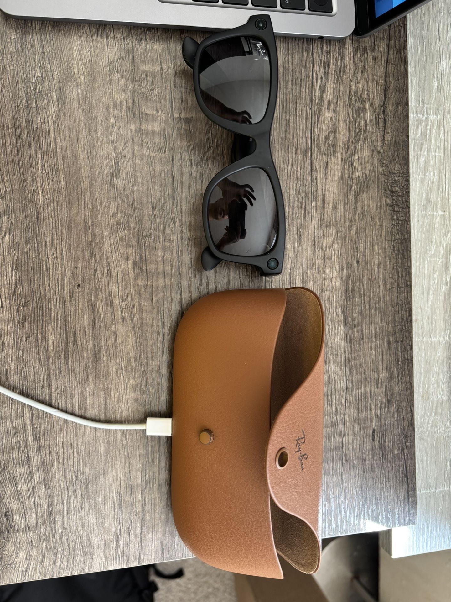 Ray-Ban Meta - Wayfarer glasses with Meta Al, Audio, Photo, Video Compatibility - Polarized Gradient Graphite Lenses - Matte Black