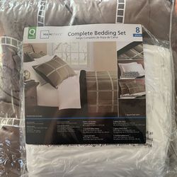 Queen bedding set