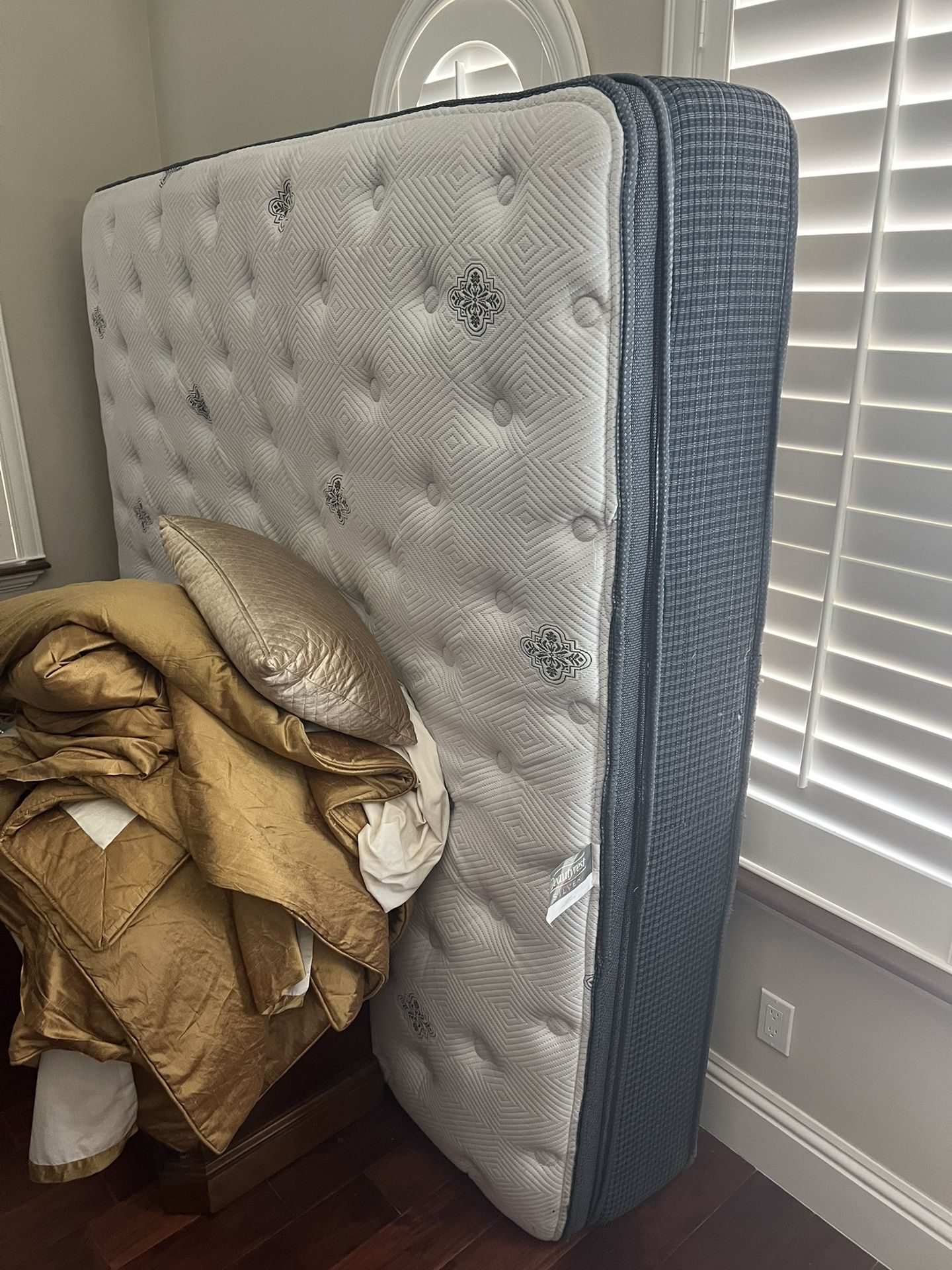 Beauty Rest King Mattress And Box Spring