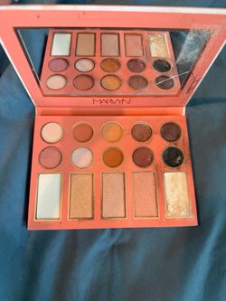 M Magnificent Eyeshadow & Highlight Palette
