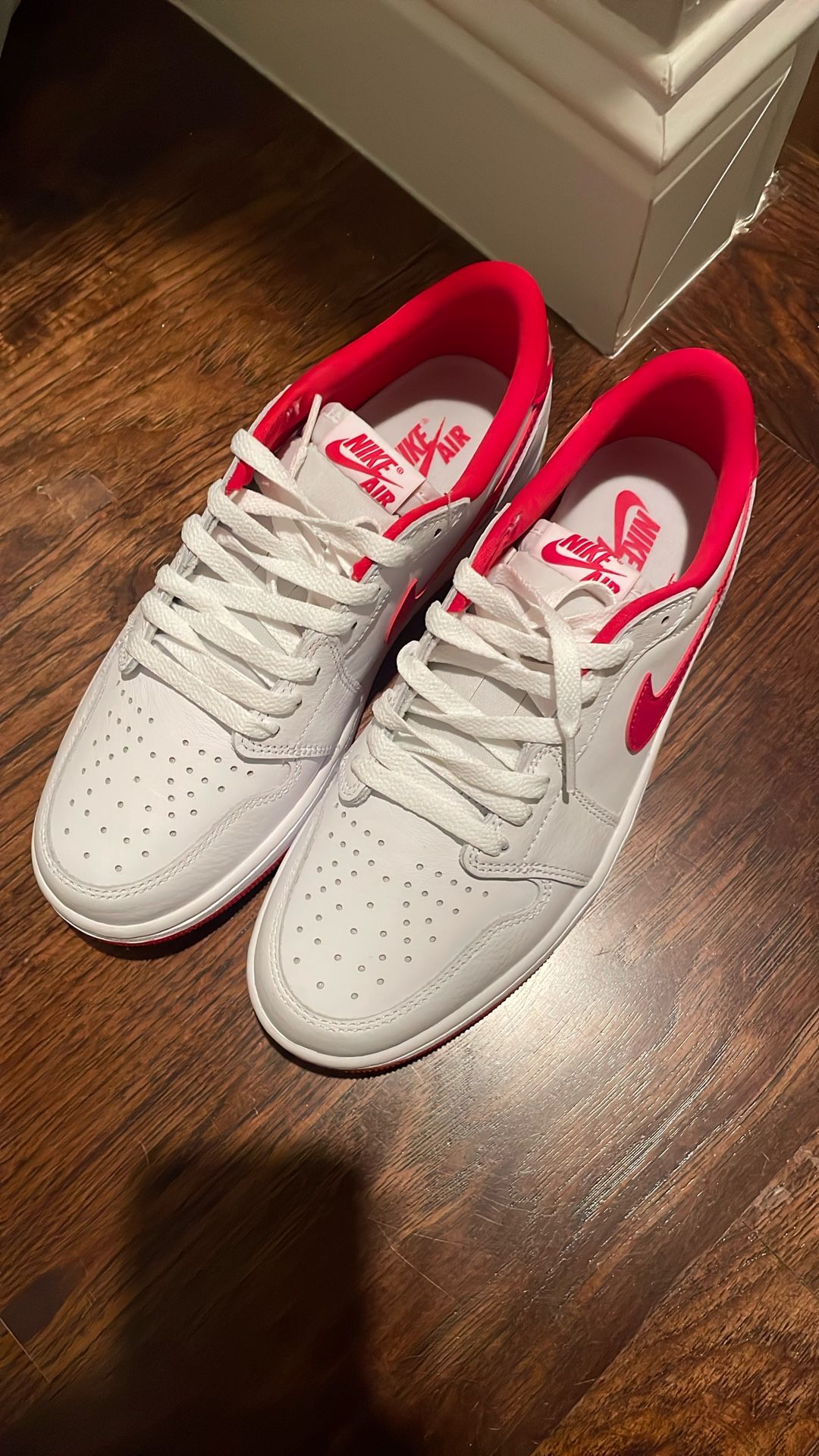 Nike Air Size 9 White / Red