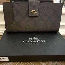 Really cute wallet brand new in box