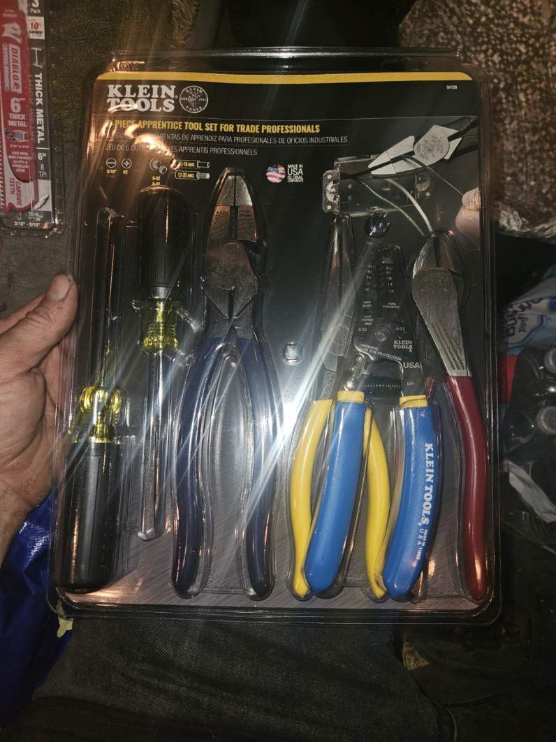 Klein Tools Electric Apprentice Set $50 Okay That One Which One's The White One Always Worked Come On Then We Got To Go To Stater Brothers Too Before