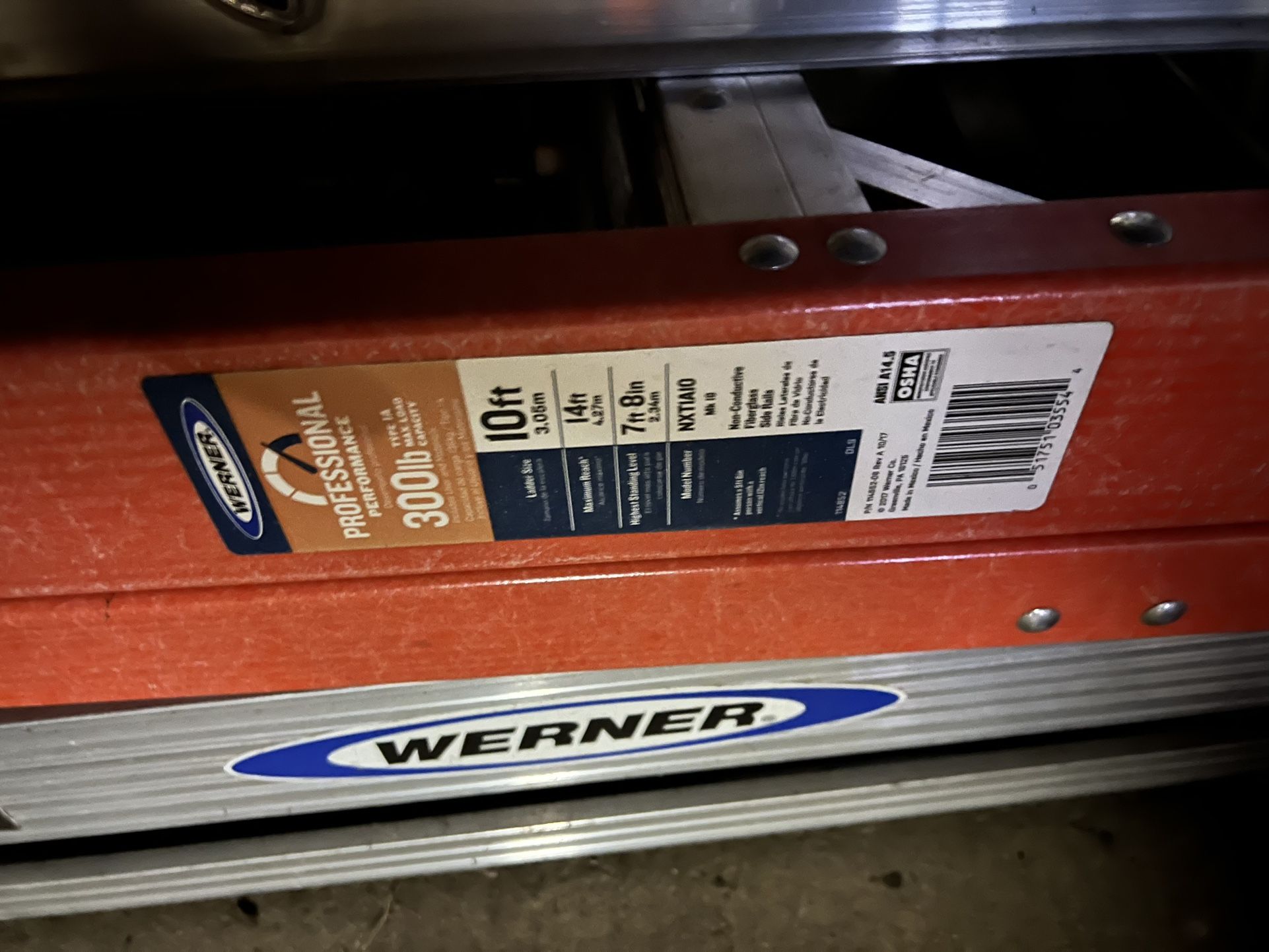 WERNER 10 Foot Fiberglass Ladder
