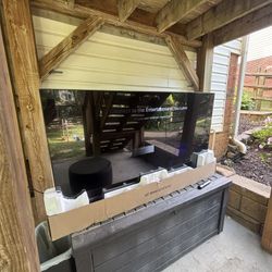 65” Samsung Crystal UHD 4K TV – Powers On (Half Screen Black)