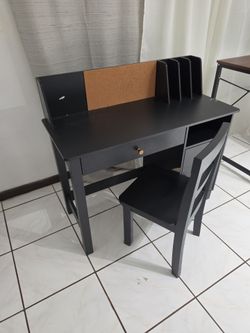 Kid desk