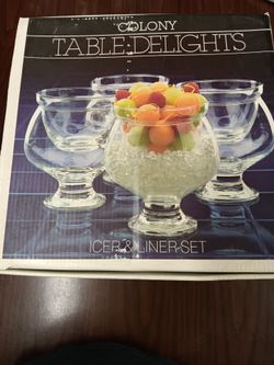 Cocktail glasses in box