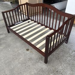 Wood toddler day bed/ bed frame