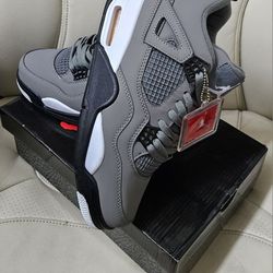 Jordan 4 Retro 