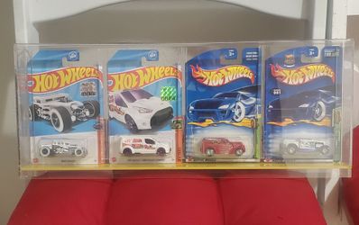 Hot Wheels Treasure Hunt Lot In Display Case
