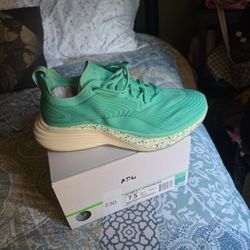 APL women's Streamline Sneakers