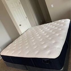 KING STEARNS AND FOSTER MATTRESS AND FREE BOX SPRINGS