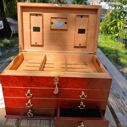 1915 Thompson and CO El Diablo Cigar Chest