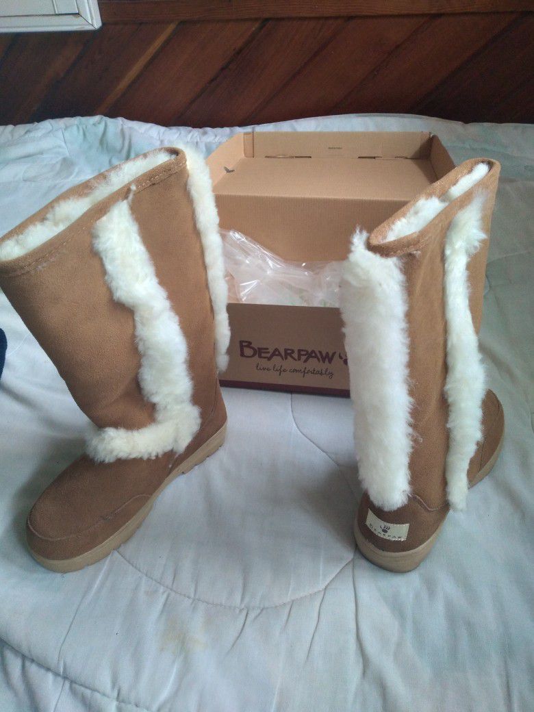 Womens Bearpaw Size 6  Furry Boots Brand New