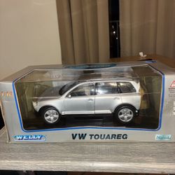 Volkswagen Touareg Silver 1:18 Diecast Welly Auto Club in box
