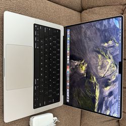 2021/2022 MacBook Pro 14” M1, 32gb, 512gb,  43 Battery Cycles