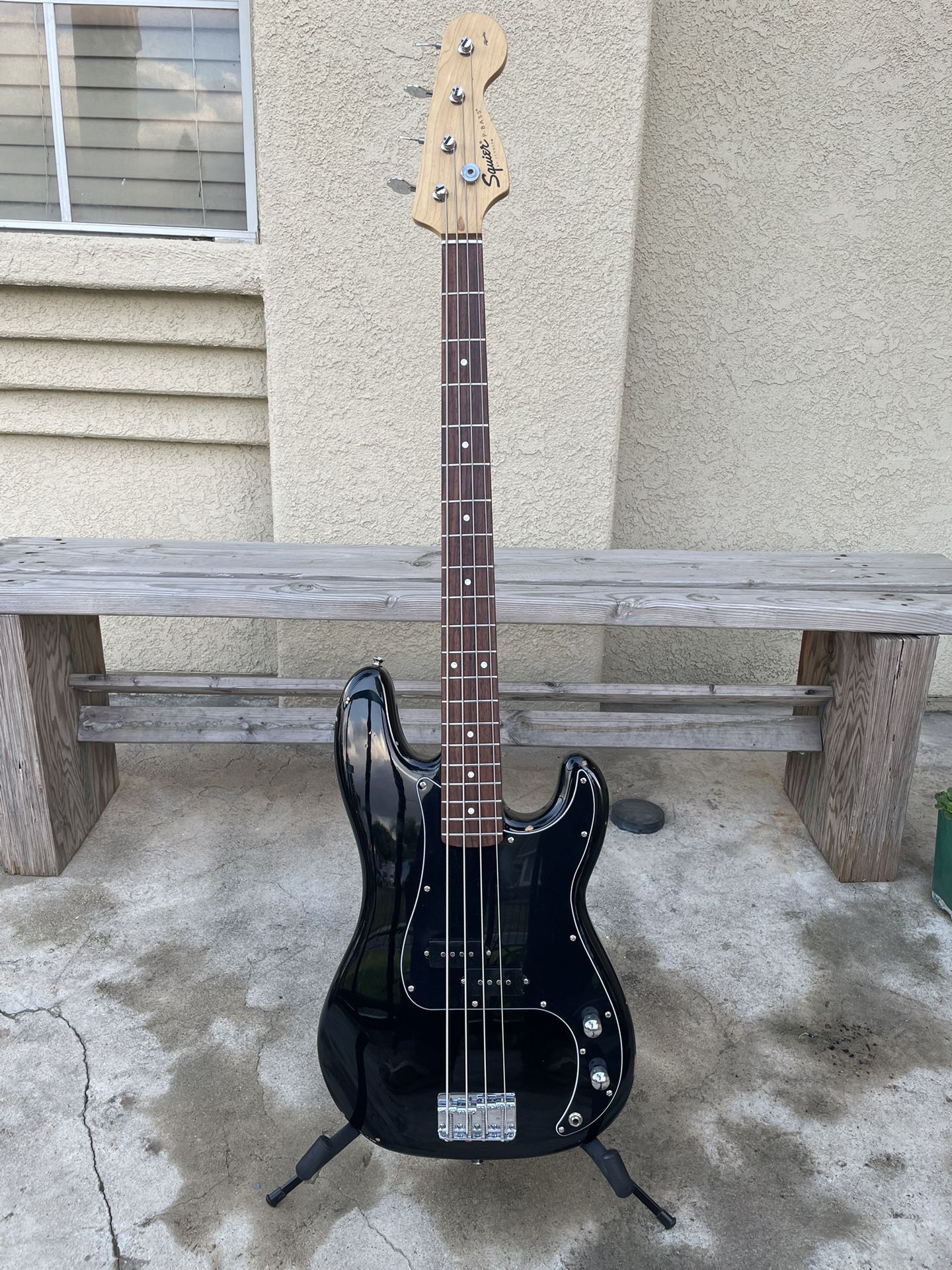 Beautiful Fender Squier P-bass For Sale