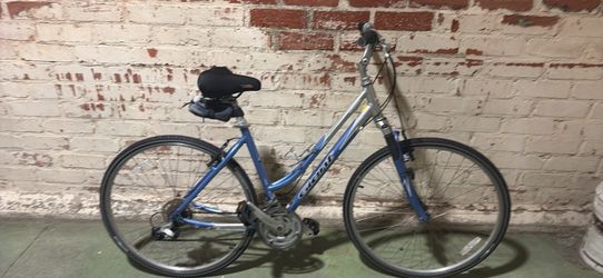 Giant cypress hybrid bike