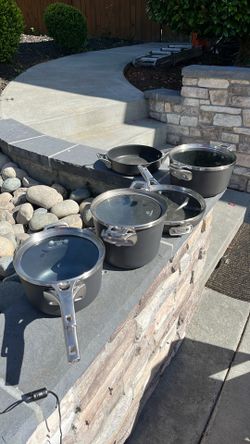 5 pot Calphalon pot set