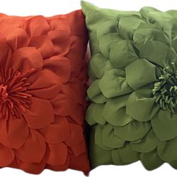 Like New Indoor/Outdoor 20” Decorative Throw Pillows
