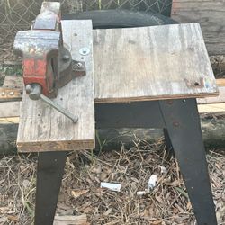 WORK BENCH W MOUNTED VICE