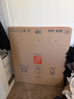 Large and medium TV boxes from Home Depot